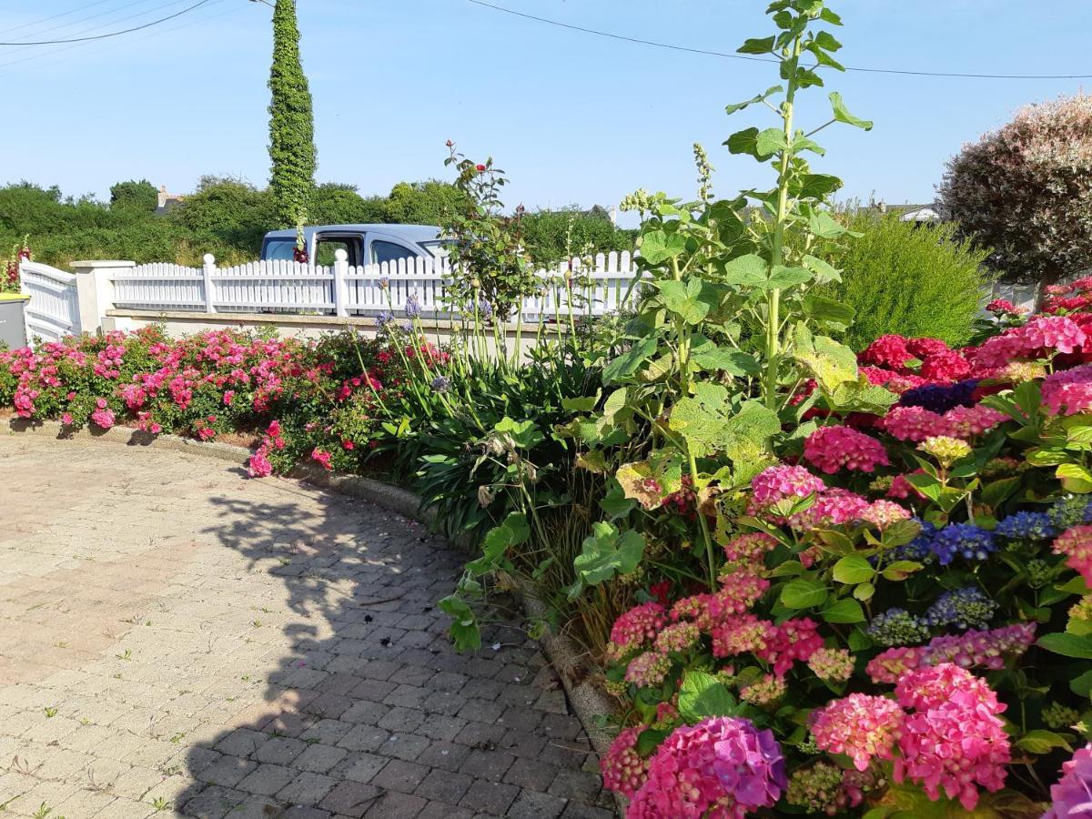TY ANN maison avec jardin clos de mur, à proximité des commerces et à 3km des plages Penvénan Esterno foto
