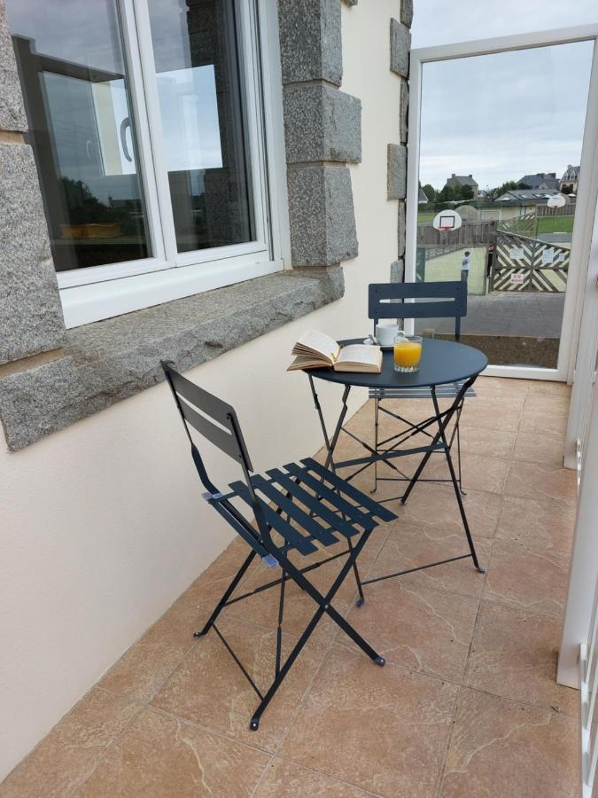 TY ANN maison avec jardin clos de mur, à proximité des commerces et à 3km des plages Penvénan Esterno foto